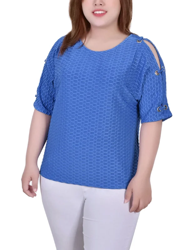 Plus Size Short Sleeve Honeycomb Textured Grommet Top